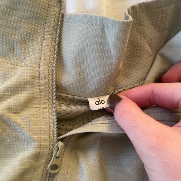 Alo Yoga Quarter Zip Rain Jacket - Picture 5 of 6
